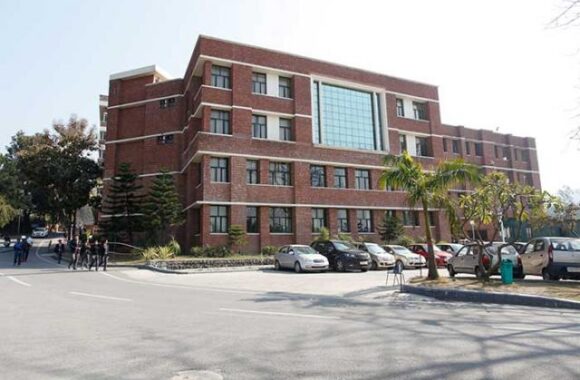TOP 10 BEST ENGINEERING COLLEGE IN NOIDA